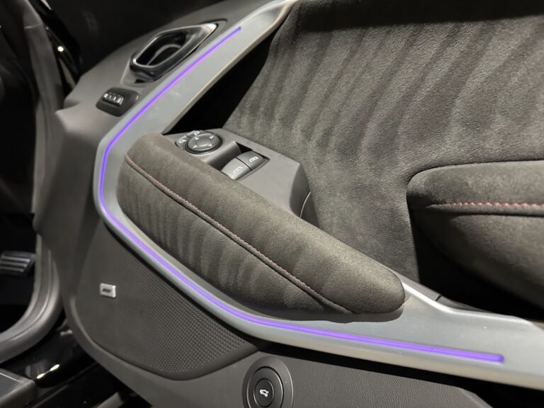 Interior Photo (detailing Page)
